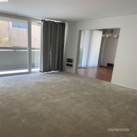 398 Adams St 204, Oakland, CA 94610