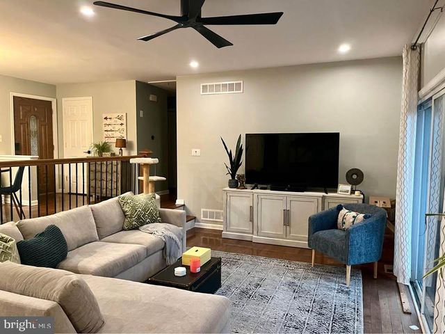 32 DELWOOD RD, Cherry Hill, NJ 08002
