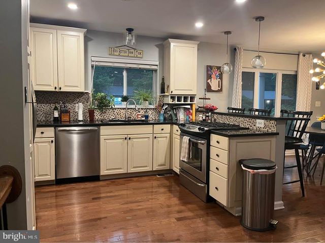 32 DELWOOD RD, Cherry Hill, NJ 08002