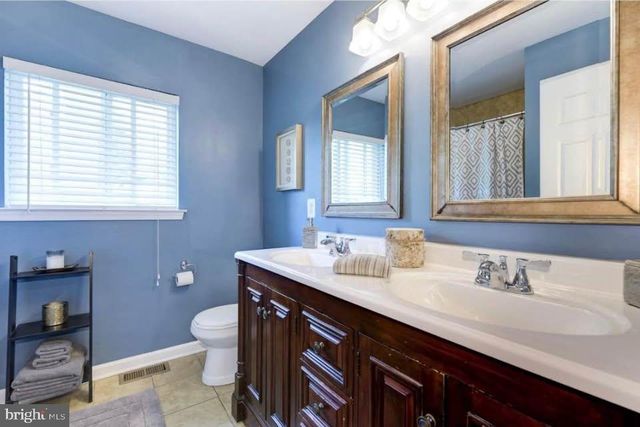 32 DELWOOD RD, Cherry Hill, NJ 08002