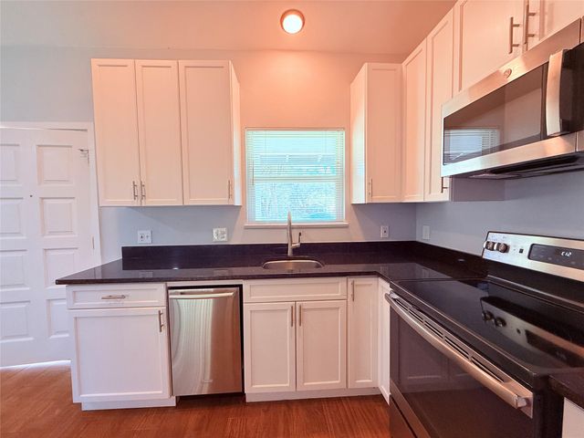 914 Beaver TRL B, Austin, TX 78746