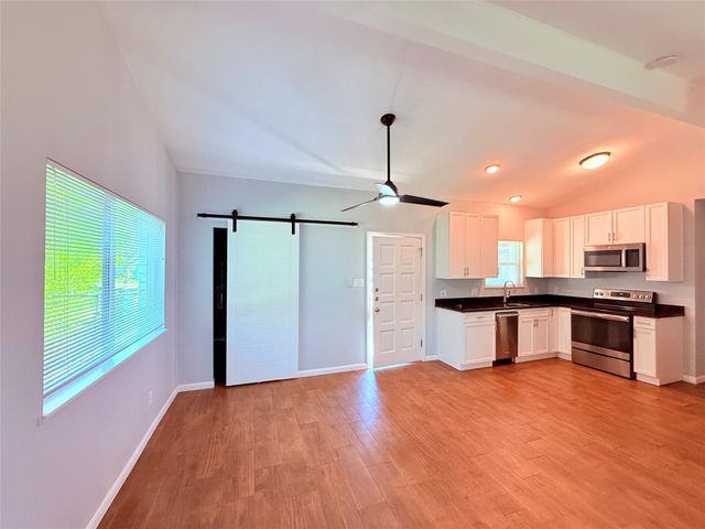 914 Beaver TRL B, Austin, TX 78746