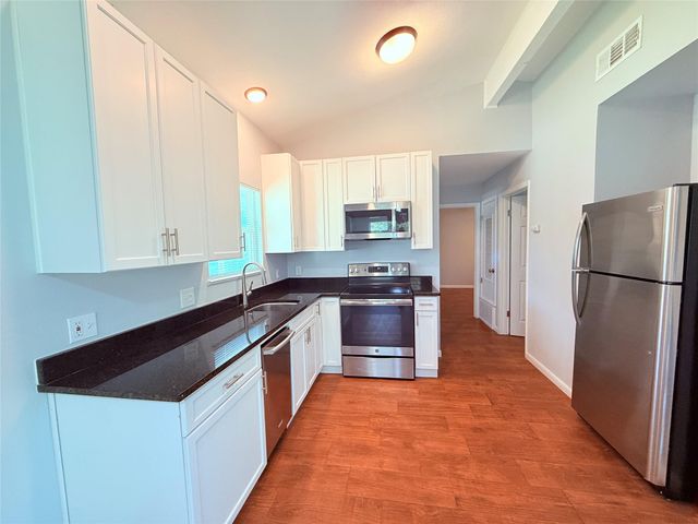 914 Beaver TRL B, Austin, TX 78746