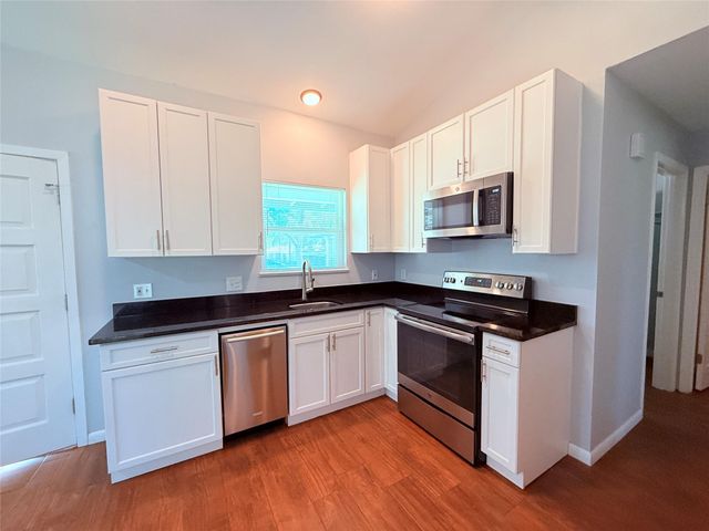 914 Beaver TRL B, Austin, TX 78746