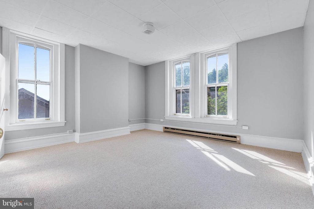 900 MAHANTONGO ST, Pottsville, PA 17901