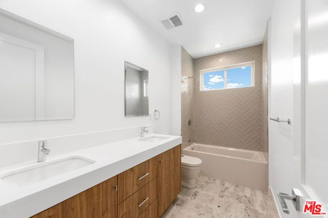 4120 Coolidge Avenue, Los Angeles, CA 90066