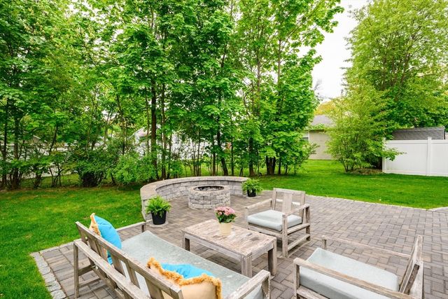 7 Phyllis Lane, Milton, MA 02186