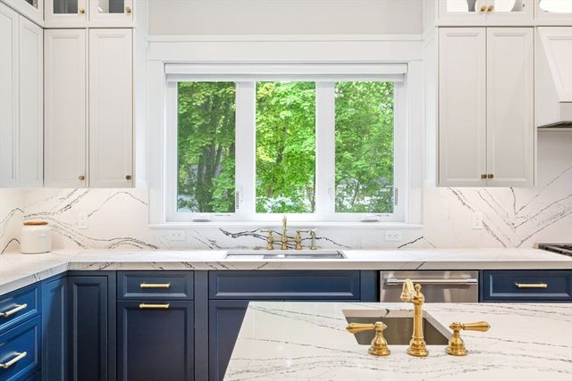 7 Phyllis Lane, Milton, MA 02186