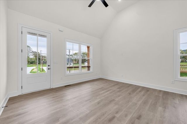 471 Sherwood Dr, Mcminnville, TN 37110