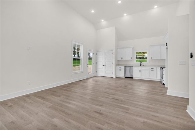 471 Sherwood Dr, Mcminnville, TN 37110