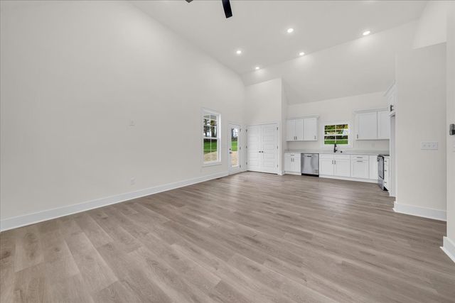 471 Sherwood Dr, Mcminnville, TN 37110