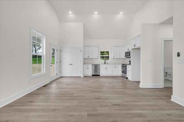 471 Sherwood Dr, Mcminnville, TN 37110