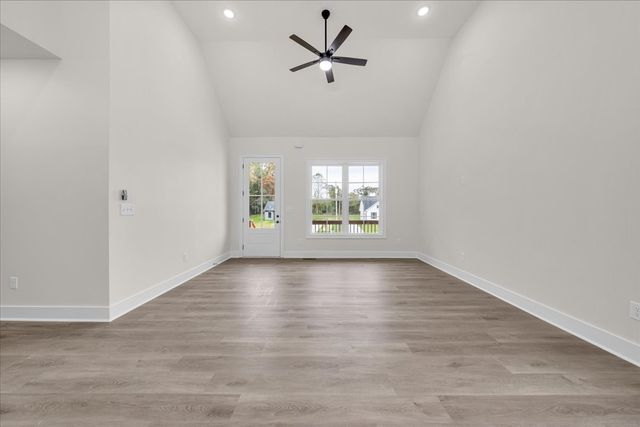 471 Sherwood Dr, Mcminnville, TN 37110