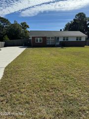 612 Francis Marion Drive, Wilmington, NC 28412