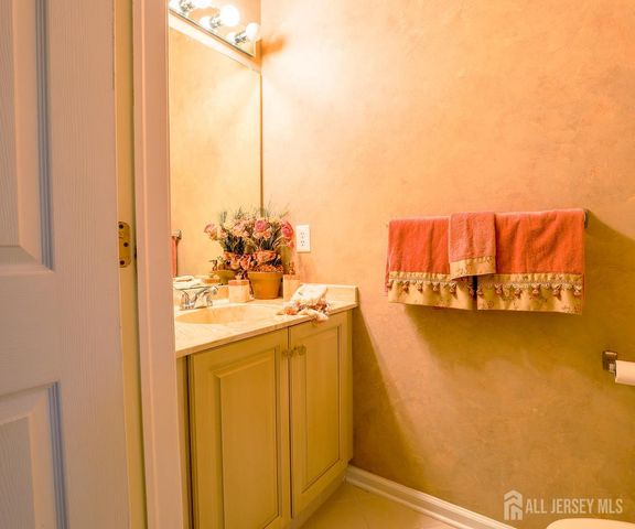 1 Leeds Lane, Monroe, NJ 08831