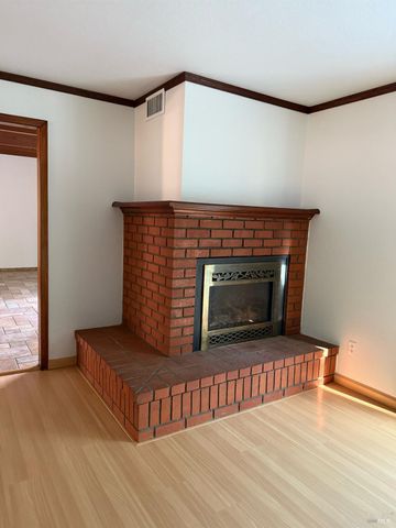 1461 Meadow Dr, Ukiah, CA 95482