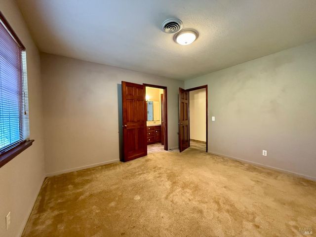 1461 Meadow Dr, Ukiah, CA 95482