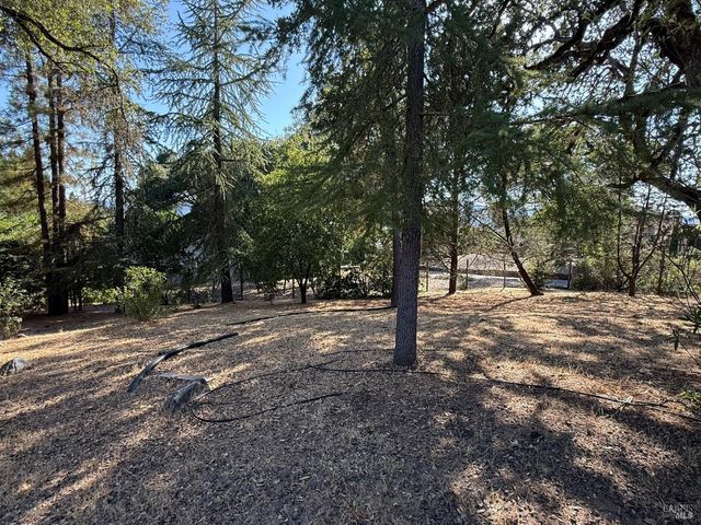 1461 Meadow Dr, Ukiah, CA 95482