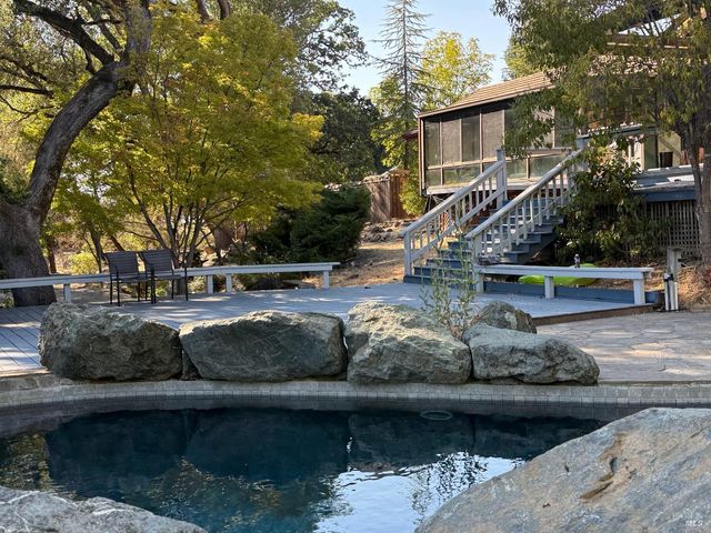 1461 Meadow Dr, Ukiah, CA 95482