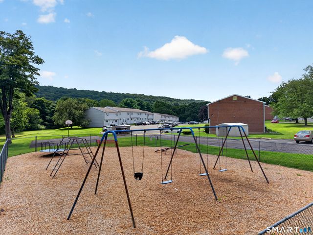 1081 New Haven Road 9D, Naugatuck, CT 06770