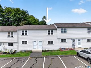 1081 New Haven Road 9D, Naugatuck, CT 06770