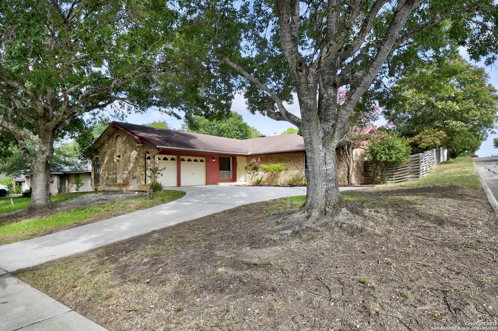 8021 Harper Valley, Live Oak, TX 78233