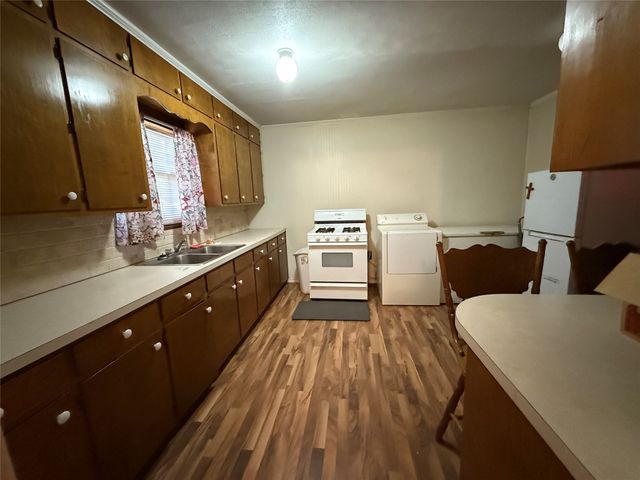 609 E Henry, Hamilton, TX 76531