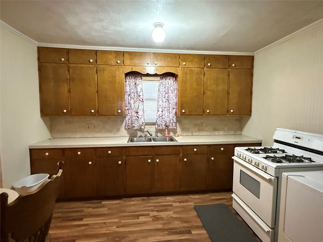 609 E Henry, Hamilton, TX 76531