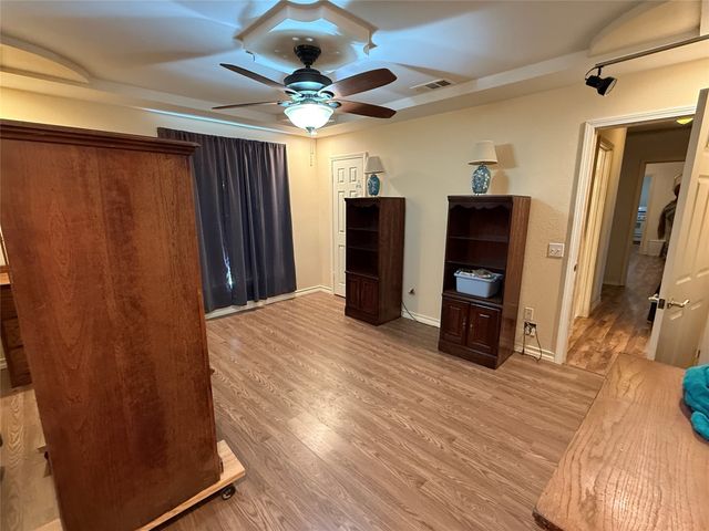 609 E Henry, Hamilton, TX 76531