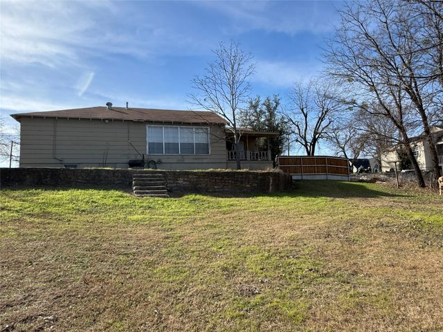 609 E Henry, Hamilton, TX 76531