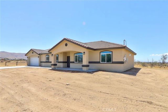 11152 Chipmunk Road, Apple Valley, CA 92308