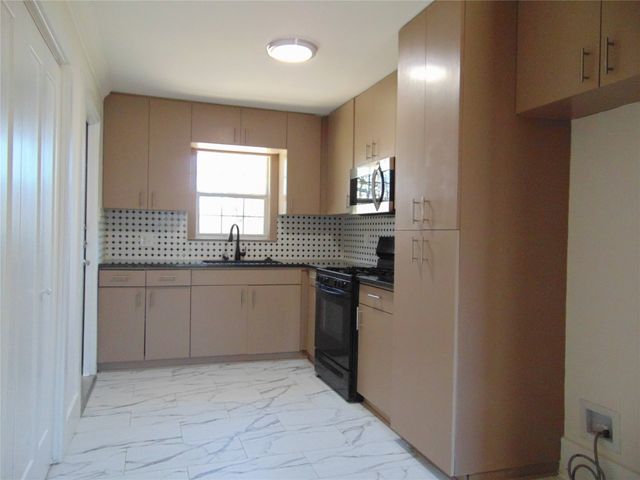 4312 Franklin Street, Lancaster, TX 75134