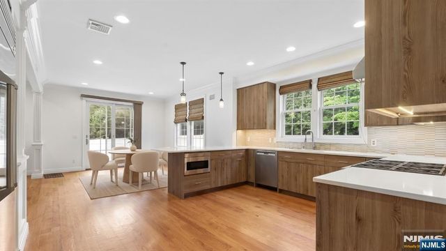 84 Woodmere Lane, Tenafly, NJ 07670