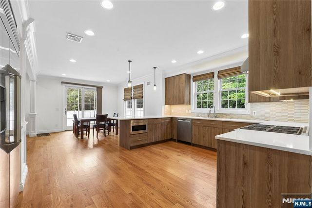 84 Woodmere Lane, Tenafly, NJ 07670
