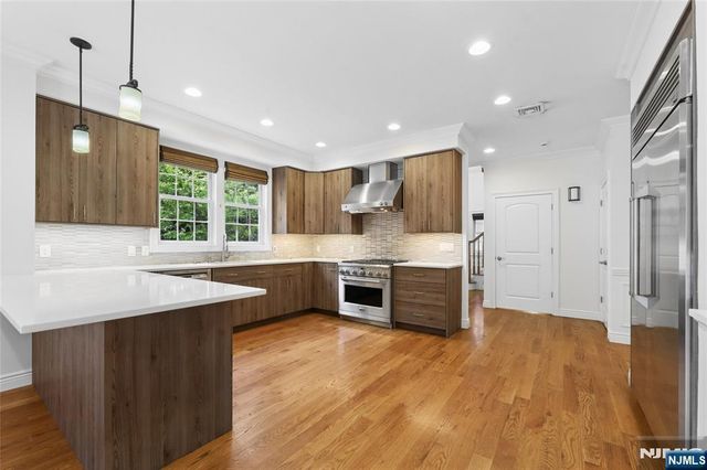 84 Woodmere Lane, Tenafly, NJ 07670
