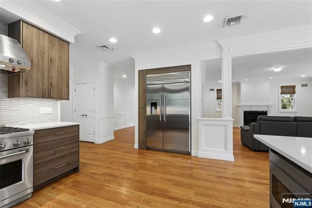 84 Woodmere Lane, Tenafly, NJ 07670