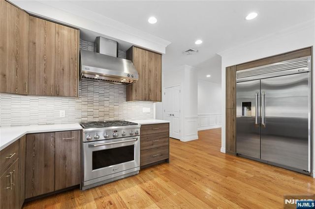 84 Woodmere Lane, Tenafly, NJ 07670