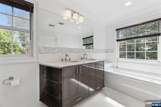 84 Woodmere Lane, Tenafly, NJ 07670
