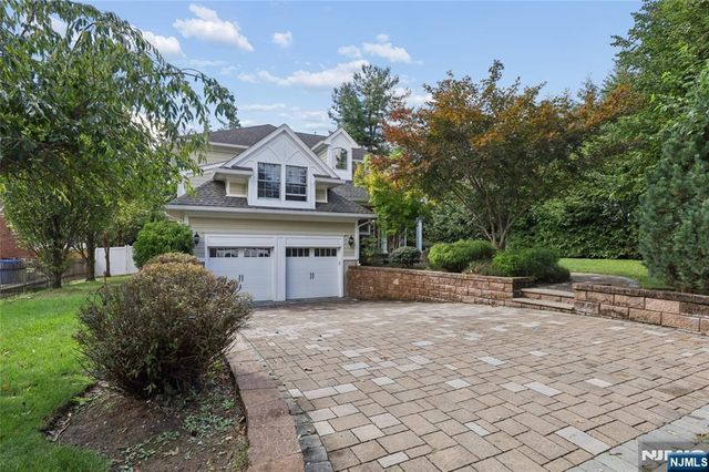84 Woodmere Lane, Tenafly, NJ 07670