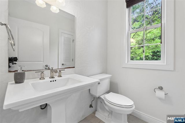 84 Woodmere Lane, Tenafly, NJ 07670