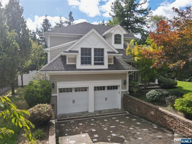 84 Woodmere Lane, Tenafly, NJ 07670