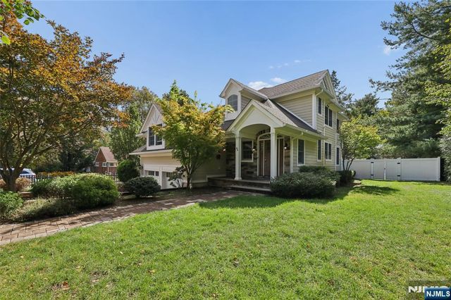 84 Woodmere Lane, Tenafly, NJ 07670