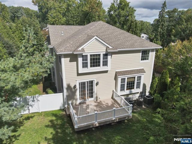 84 Woodmere Lane, Tenafly, NJ 07670