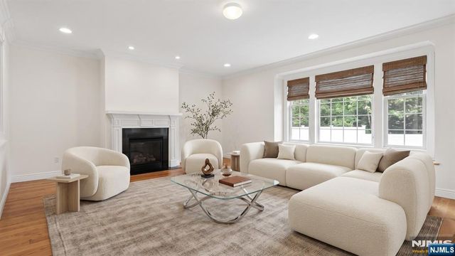 84 Woodmere Lane, Tenafly, NJ 07670