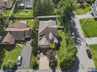 84 Woodmere Lane, Tenafly, NJ 07670