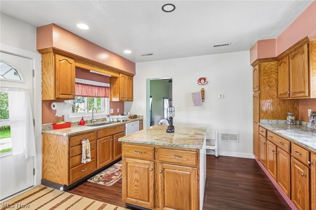 15124 Lake Avenue, Middlefield, OH 44062