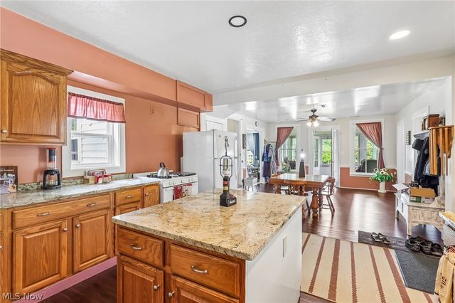 15124 Lake Avenue, Middlefield, OH 44062