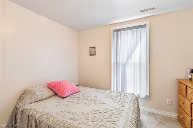 15124 Lake Avenue, Middlefield, OH 44062