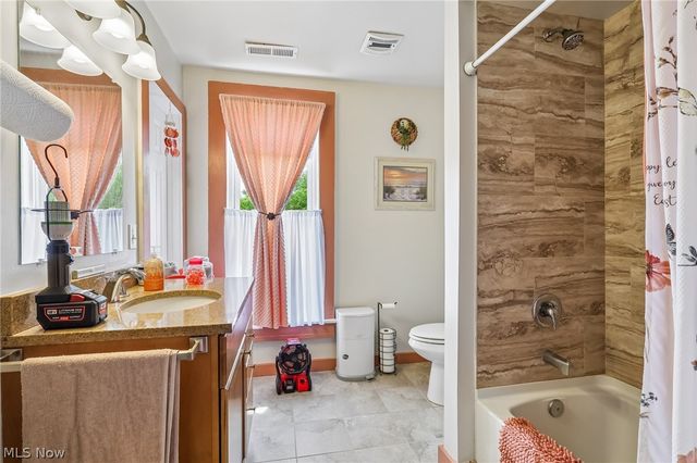 15124 Lake Avenue, Middlefield, OH 44062