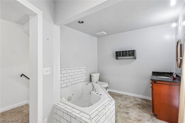 15124 Lake Avenue, Middlefield, OH 44062